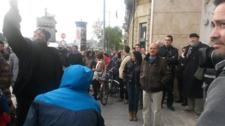 A Nagy Imre Társaság Budapesti Szervezete dr. Donáth Ferenc vezetésével Gulyás Márton és társa Varga Gergő kiszabadításáért tüntet