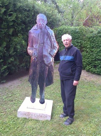 Mátrai István - Lukács György három dimenziós alternatív képe amit a szobor korábbi helyén lepleznek le az 2017. április 30-án 10 órakor - a képen az alkotó