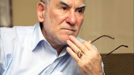 Rostás-Farkas György József Attila díjas író, a Cigány Tudományos és Művészeti Társaság elnöke -fotó - Varga Ilona
