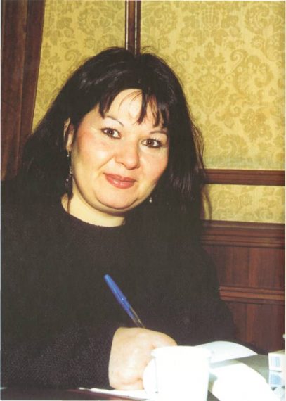 Szécsi Magda (Komádi, 1958. május 9. − ) roma származású magyar keramikus, író, grafikus, festő - fotó: KSH Könyvtár