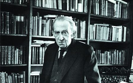 Lukács György filozófus (1885 -1971) infó: https://hu.wikipedia.org/wiki/Luk%C3%A1cs_Gy%C3%B6rgy_(filoz%C3%B3fus)